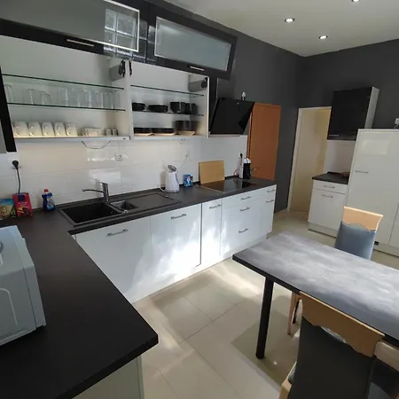Διαμέρισμα Monter24- Kh01 Grosses Apartment, Monteur Wohnung, 5 Personen, 3 Schlafzimmer, Parkplatz